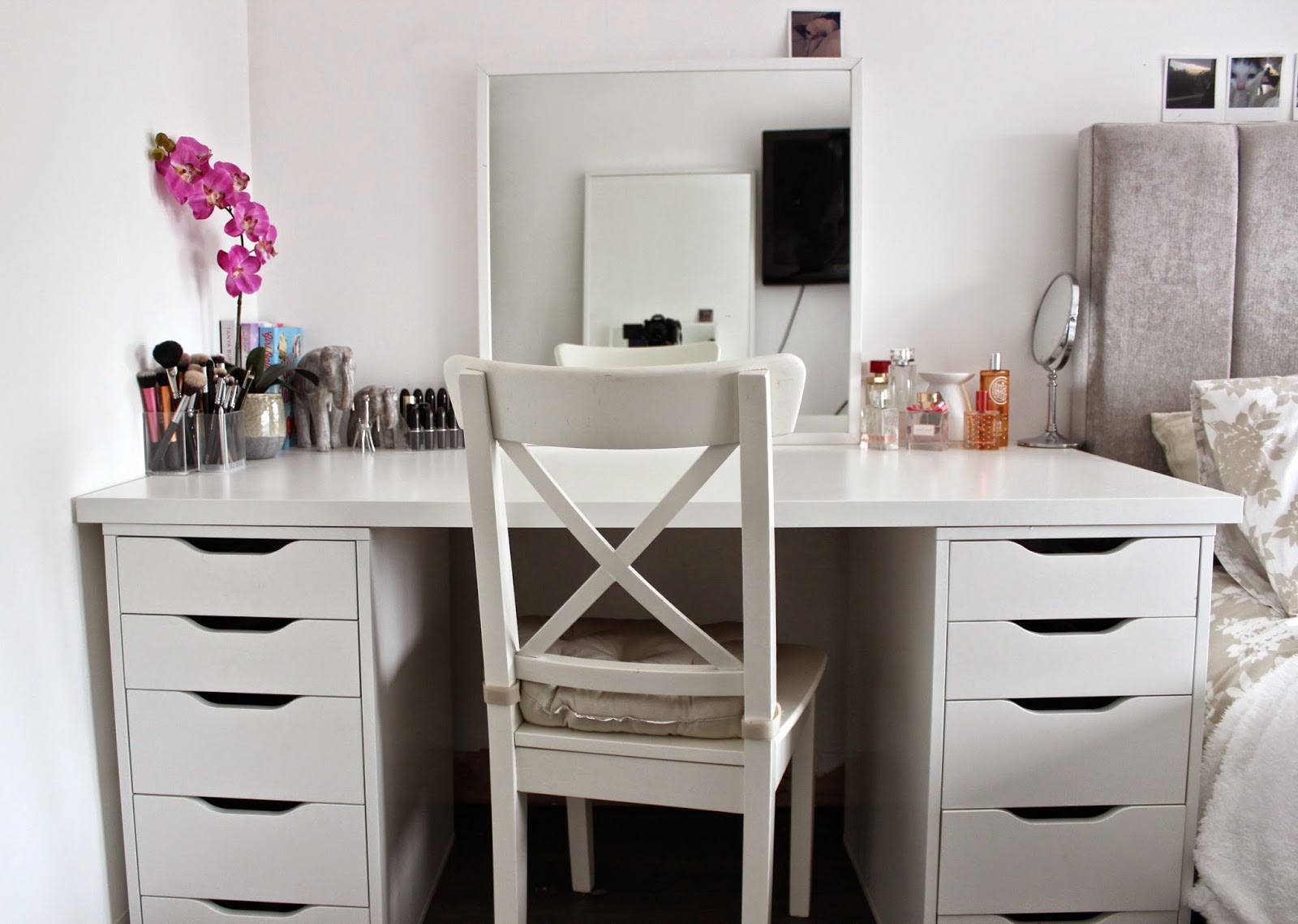 Các mẫu bàn trang điểm đẹp cho chị em phụ nữ