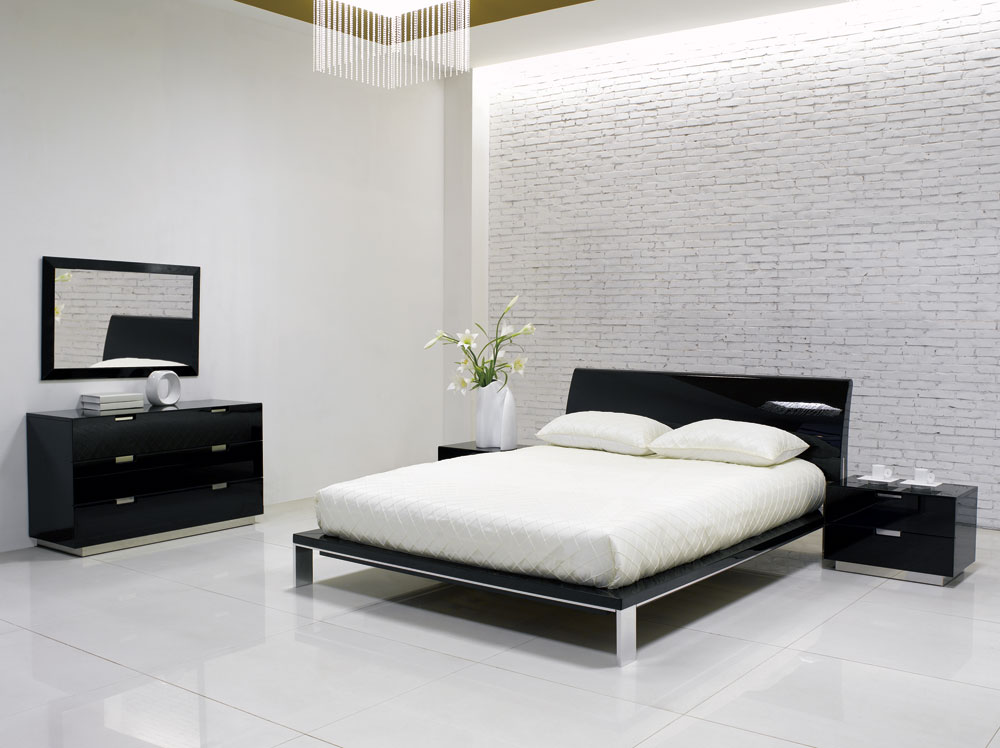 Giường đen đầy quyến rũ