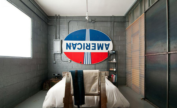 Phòng ngủ công nghiệp ấn tượng cho bạn trẻ