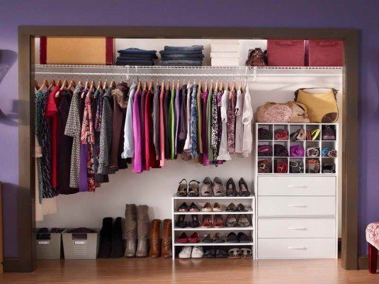Cách sắp xếp tủ quần áo theo giới tính